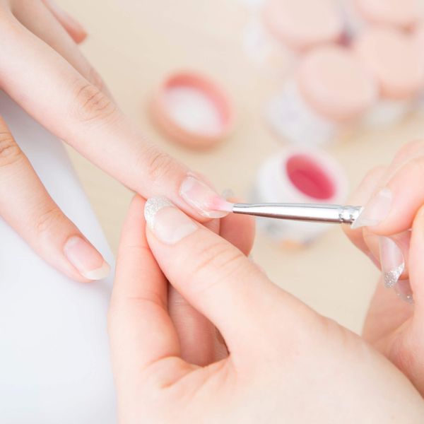 上野のネイルサロンでは手描きアートのネイルをお楽しみいただけます