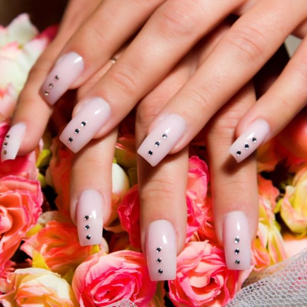 上野にあるネイルサロンには施術後4週間オフ無料のサービスがございます